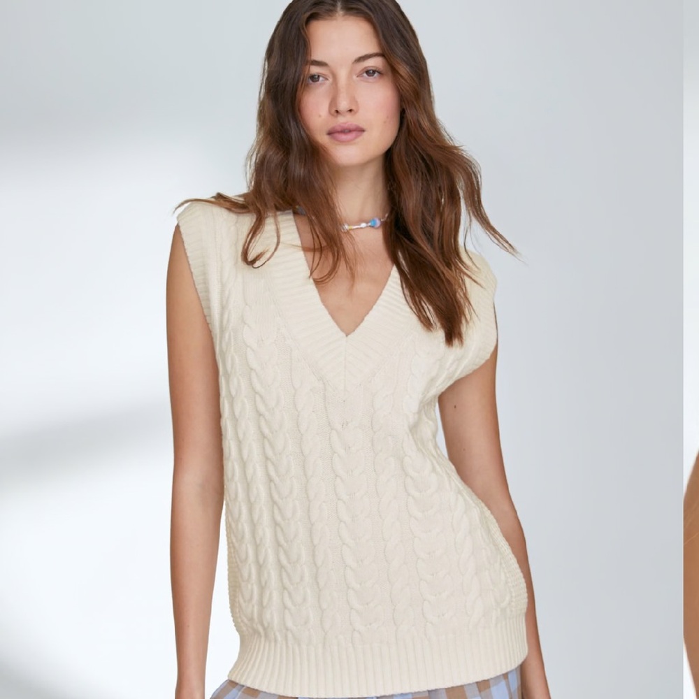 Aritzia V-Neck Cable Knit Sweater Vest in Cream